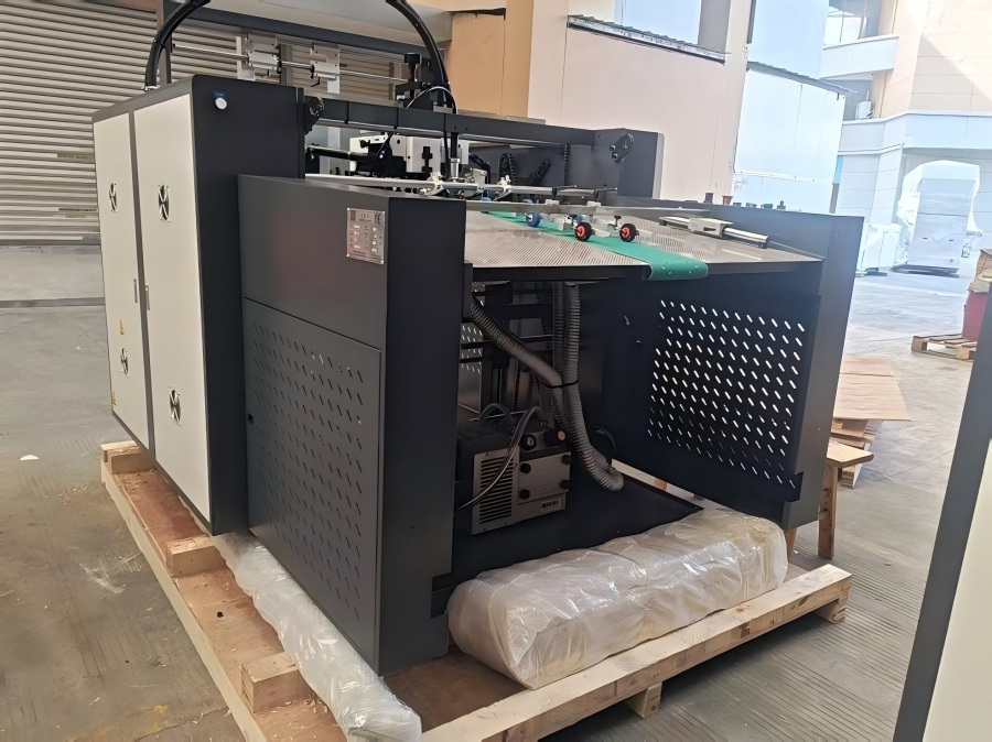 కొత్త స్టార్ YFMD-1050 ఆటోమేటిక్ హై స్పీడ్ లామినేటింగ్ మెషిన్ బ్రెజిల్‌కు రవాణా చేయబడుతోంది!