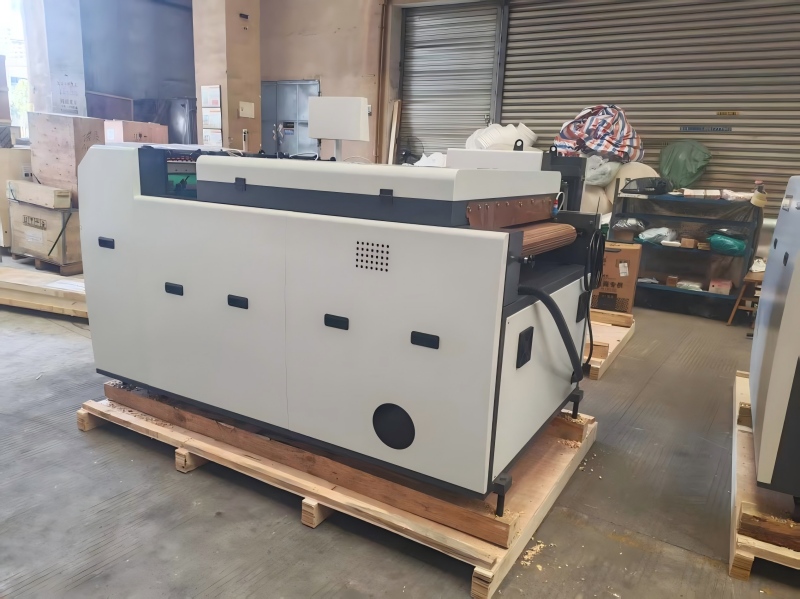 కొత్త స్టార్ SGUV-760A ఆటోమేటిక్ UV కోటింగ్ మెషిన్ త్వరలో రవాణా చేయబడుతుంది.